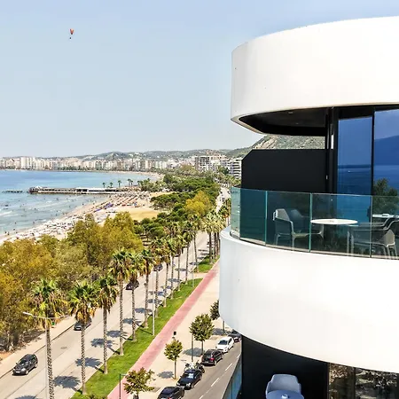 Yacht Hotel-2