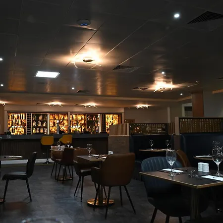 Atrium Hotel Heathrow-2