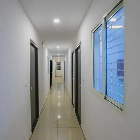 Hotel O Varcity Phi Premium Pavilion ,Above Hdfc Bank ,Near Anjaneya Temple Madiwala, Hosur Main R-2
