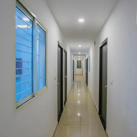 Hotel O Varcity Phi Premium Pavilion ,Above Hdfc Bank ,Near Anjaneya Temple Madiwala, Hosur Main R-3