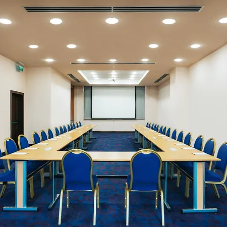 Ramada Hotel & Suites By Wyndham Yerevan-3