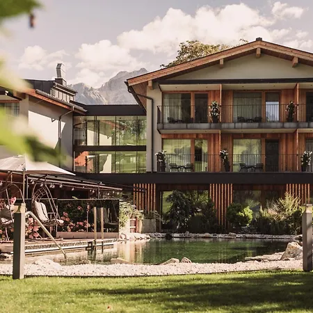Wellness und Brunch Hotel MorgenZeit beheizter Naturteich Genuss Frühstück bis 13 Uhr Hochkönig Sommercard-3