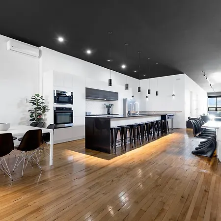 Liv Mtl Plaza Two Massive 3,000 Sq Ft Luxury Penthouses Near Downtown Montreal-2