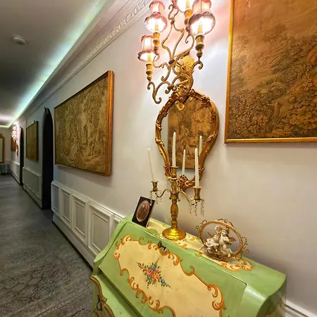 Conacul Coroanei Luxury Boutique Hotel-2