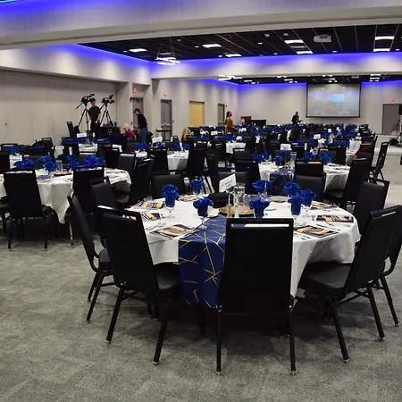 Gateway Hotel And Conference Center-2