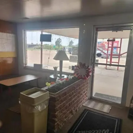 First Inn By Oyo Quinter Hwy 70-2