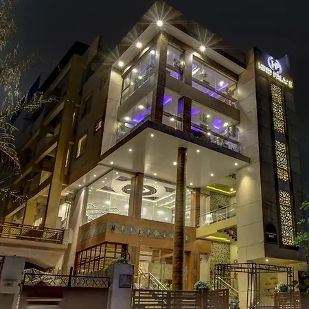 Super Townhouse Oak Hind Palace Near Gomti Riverfront Park-2