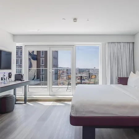 YOTEL Porto-3