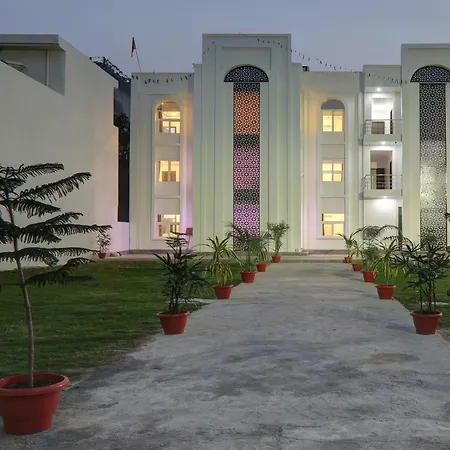 Super Collection O Yamuna Palace Near Gomti Riverfront Park-2