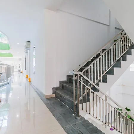 Urbanview Hotel Ephe Palembang By Reddoorz-2