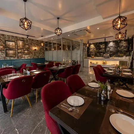 Hotel Ip Royal By Qotel-3