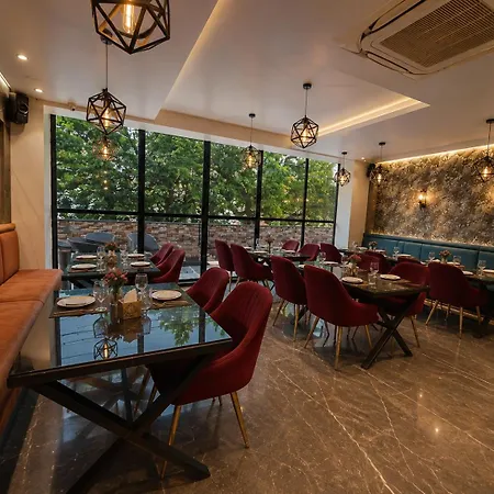 Hotel Ip Royal By Qotel-2