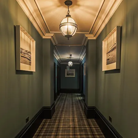 Falcon'S Nest Hotel-3