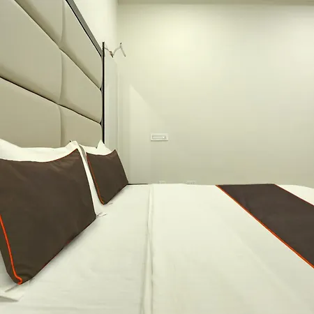 Super Collection O Ovel Hotel Grand-2