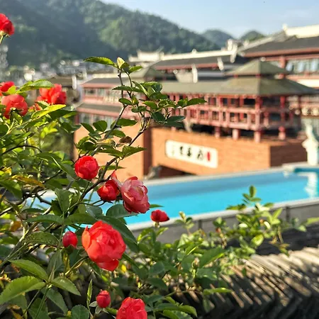 Phoenix Hall Historic Residence With Viral Infinity Pool Rooftop Bar Perfect Photo Spot 堂舍見山百年旧址设计师人文旅居院落-2