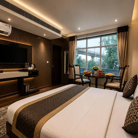 Hotel Aura Ip Grand By Qotel Karkardooma Metro Station New Delhi-3