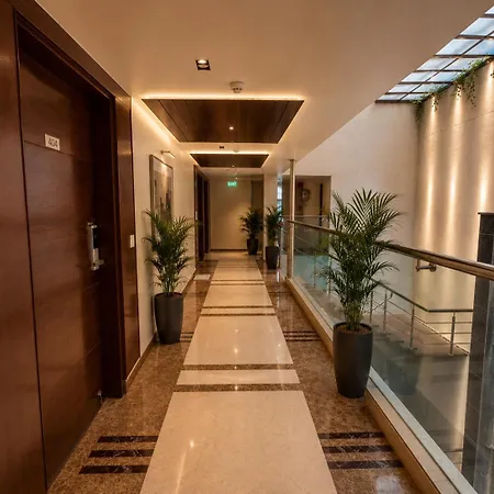 Hotel Aura Ip Grand By Qotel Karkardooma Metro Station New Delhi-2