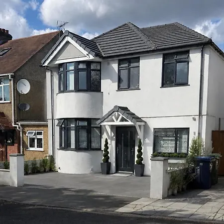 Private Ensuite Double Room, Parking, Near Wembley-2