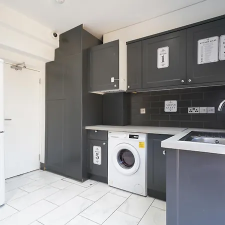 Private Ensuite Double Room, Parking, Near Wembley-3