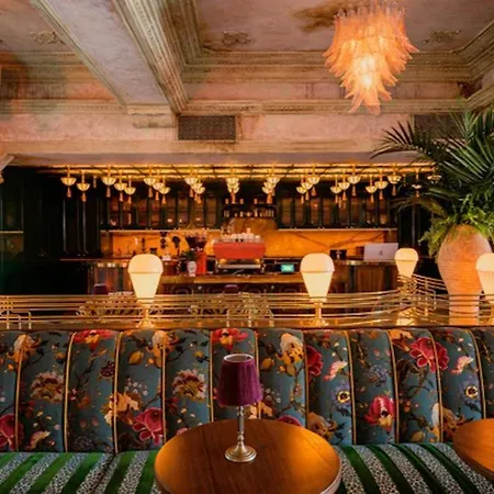 The Lafayette Hotel, Swim Club & Bungalows-3