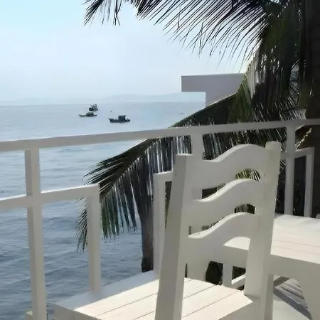 Sea Beach Koh Larn 1-2
