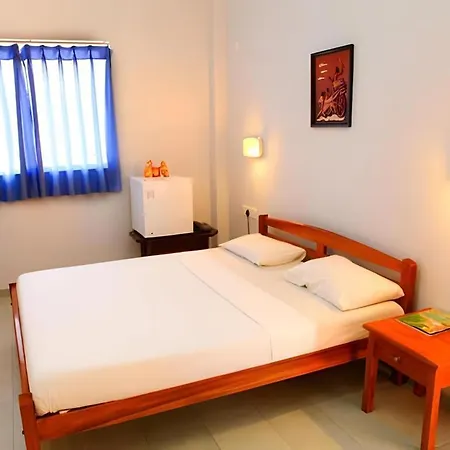 Oyo 246 Roy Villa Beach Hotel-3