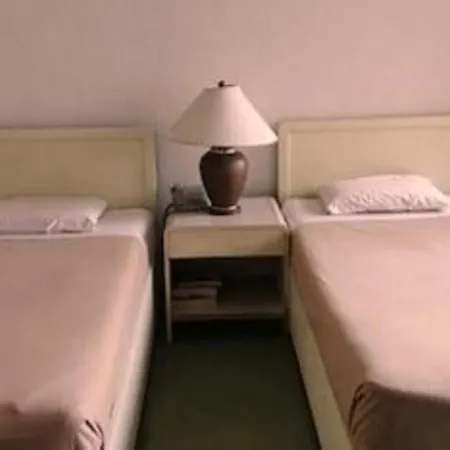 Amorsolo Mansion Hotel-3