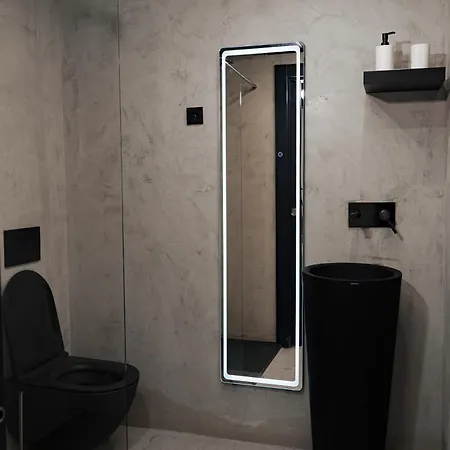 Mad Rooms-3
