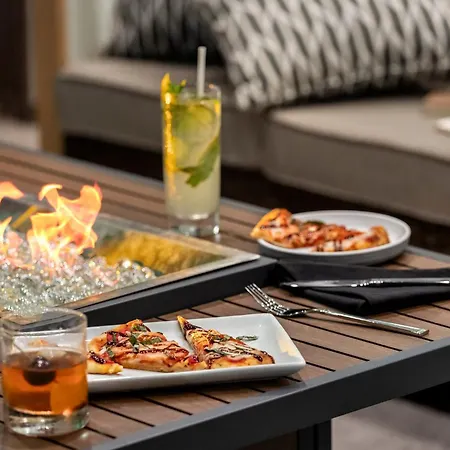 Holiday Inn & Suites Commerce City - Denver Airport By Ihg-2