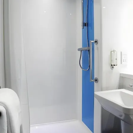 Travelodge Plymouth-3