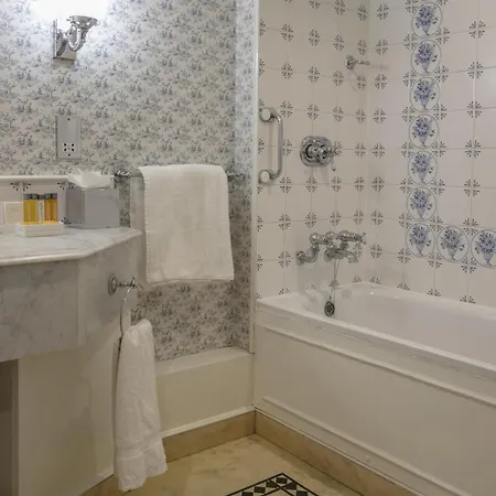 Best Western Plus Grim'S Dyke Hotel-3