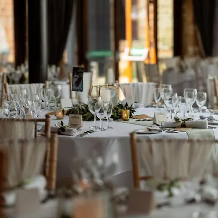 Voco Lythe Hill Hotel & Spa By Ihg-3