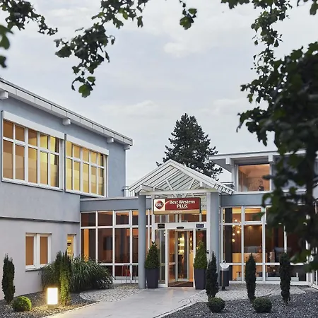 Scotty & Emily Hotel Ulm-2
