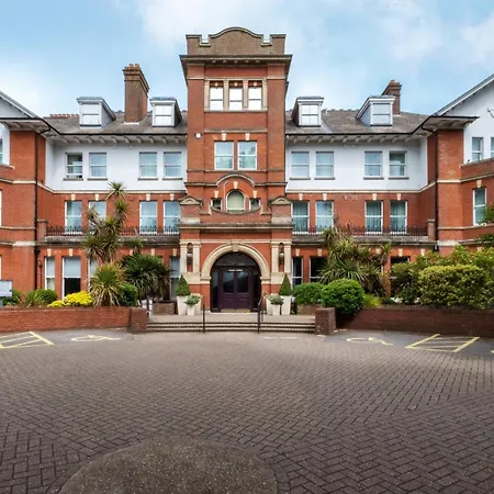 Holiday Inn Farnborough By Ihg-2