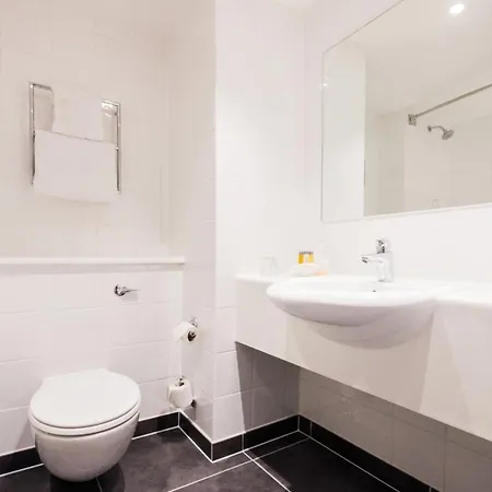 Holiday Inn Farnborough By Ihg-2
