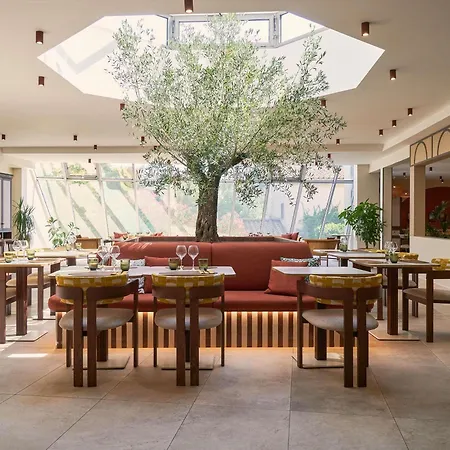 Mercure Arles Centre Arenes-2