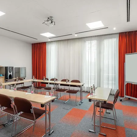 Ibis Gyor-3