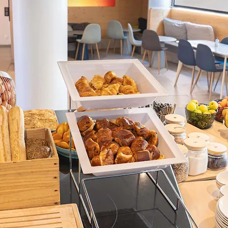 Novotel Suites Paris Montreuil Vincennes-3