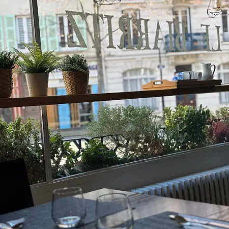 Hôtel Le Biarritz - Vichy-3