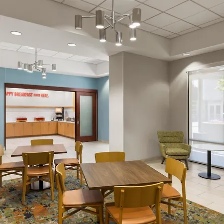 Hampton Inn & Suites Bremerton-2