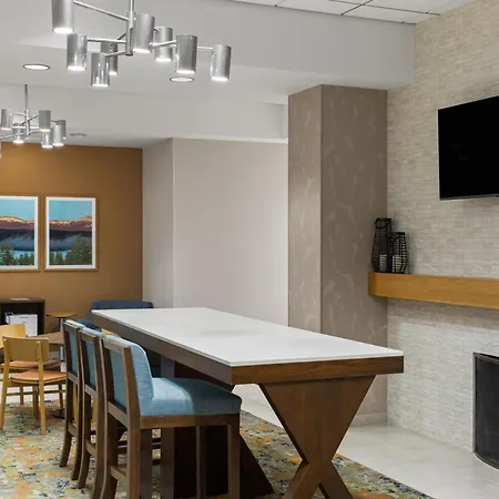 Hampton Inn & Suites Bremerton-3