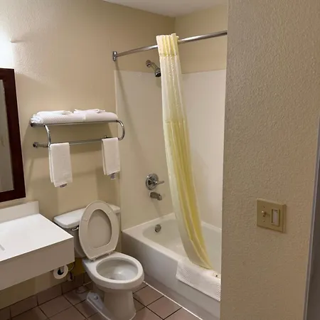 Quality Inn & Suites Grand Prairie South-2