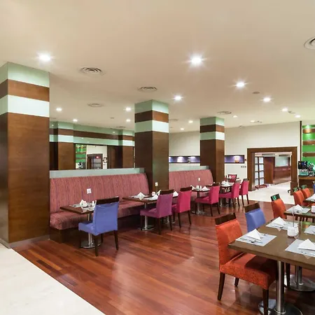 Holiday Inn Riyadh Al Qasr By Ihg-3