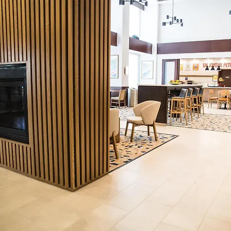Hampton Inn & Suites Laval-2