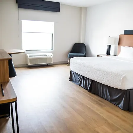 Hampton Inn & Suites Laval-3
