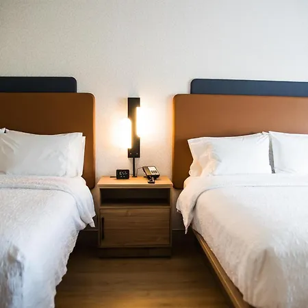 Hampton Inn & Suites Laval-3