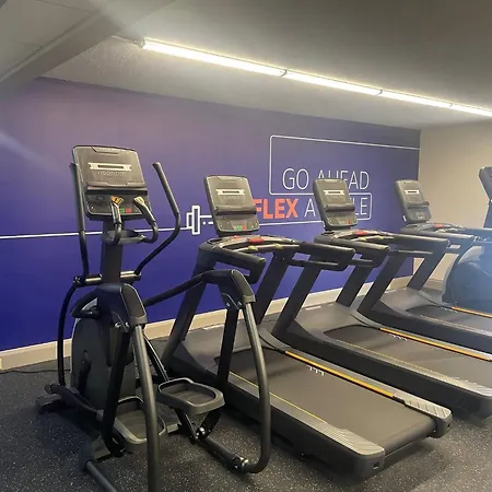 Holiday Inn Express Hotel & Suites Pittsburgh Airport By Ihg-3