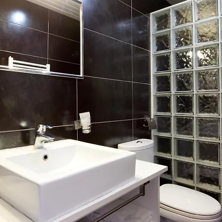 Hotel Cosmotel Marais Republique Paris-3