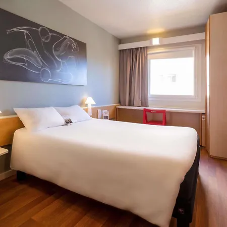 Ibis Elche-3