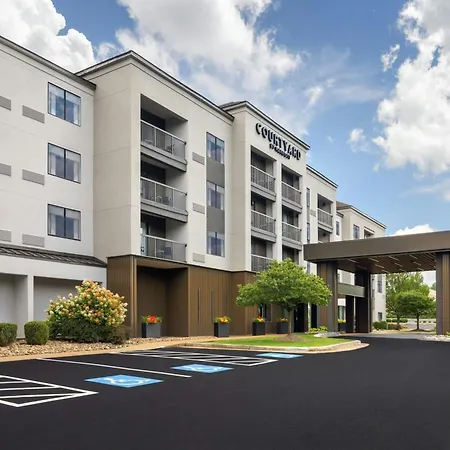Courtyard Beckley-2